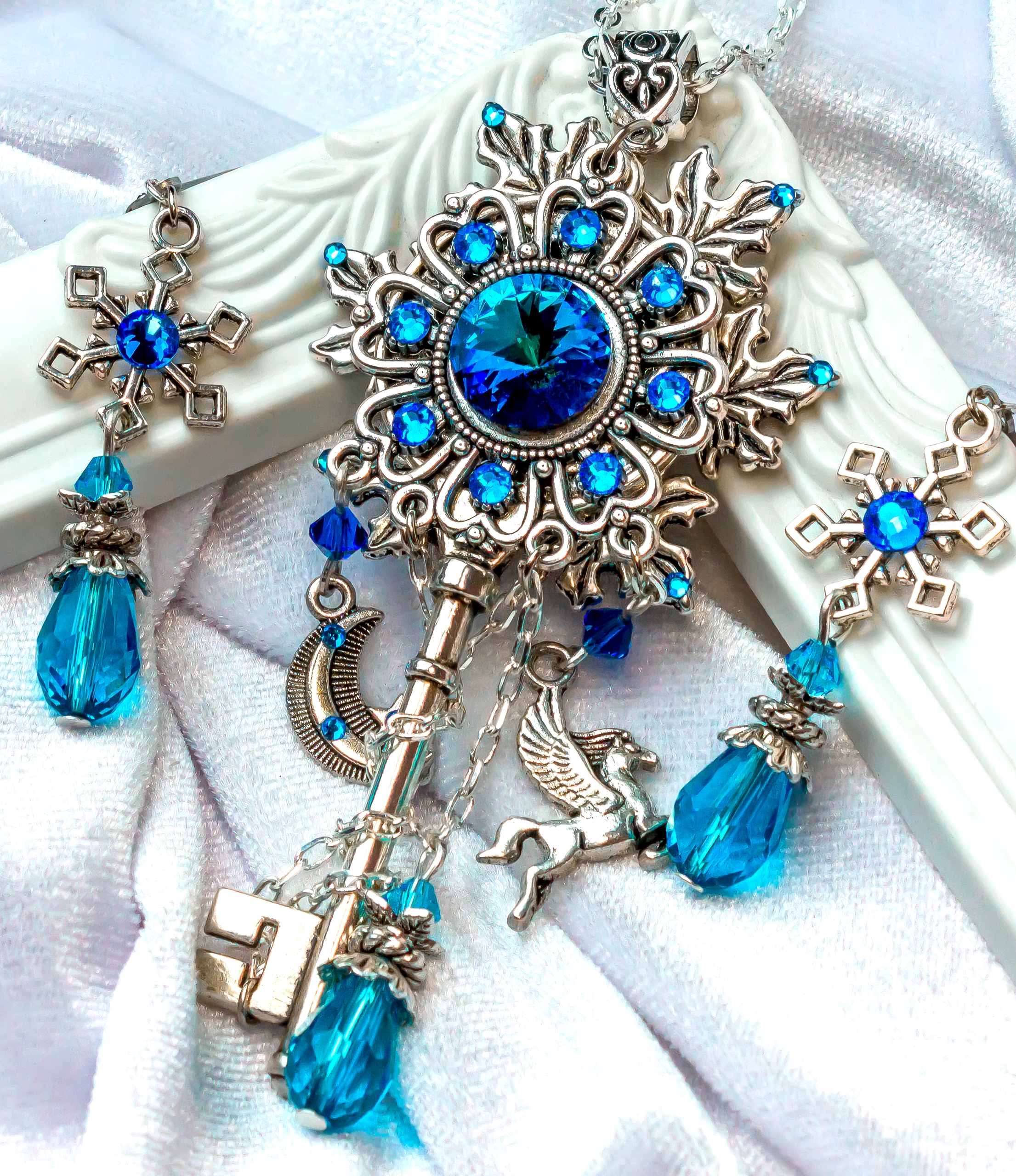 Комплект Украшений «Сказочное Королевство» с синими кристаллами Swarovski и пегасом