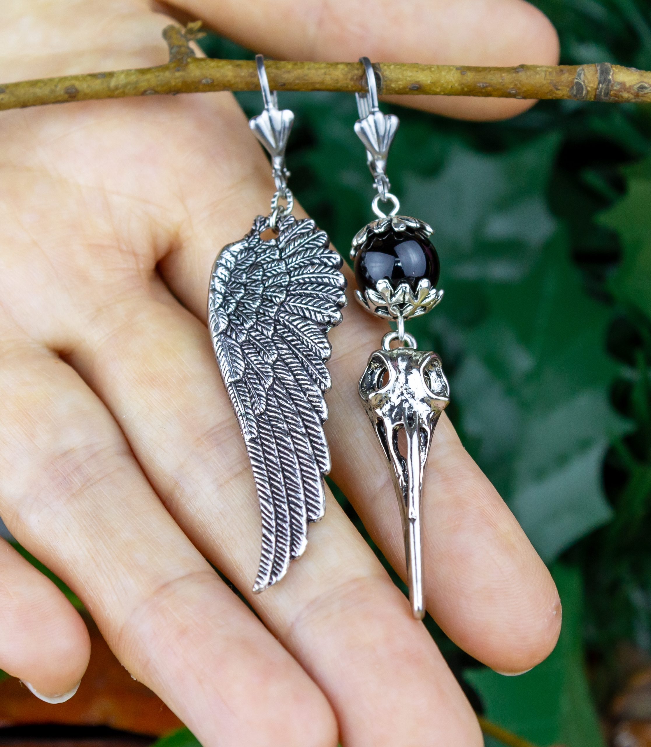 Стильные асимметричные серьги «В объятиях ночи» с обсидианом