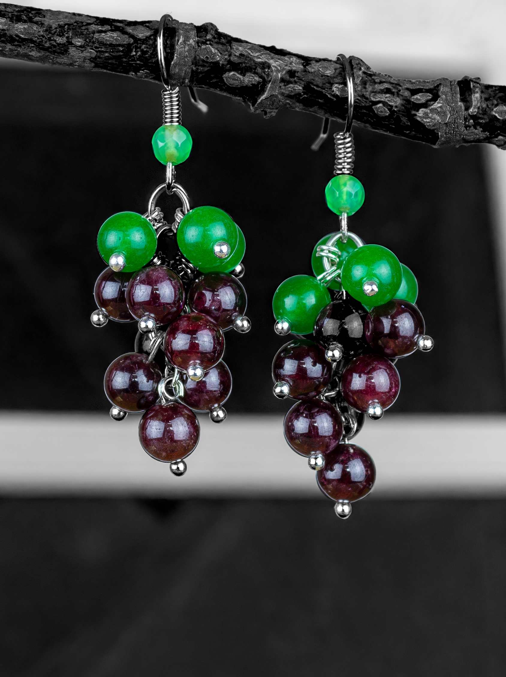 Серьги-грозди с натуральными камнями – гранатом, жадеитом и агатом