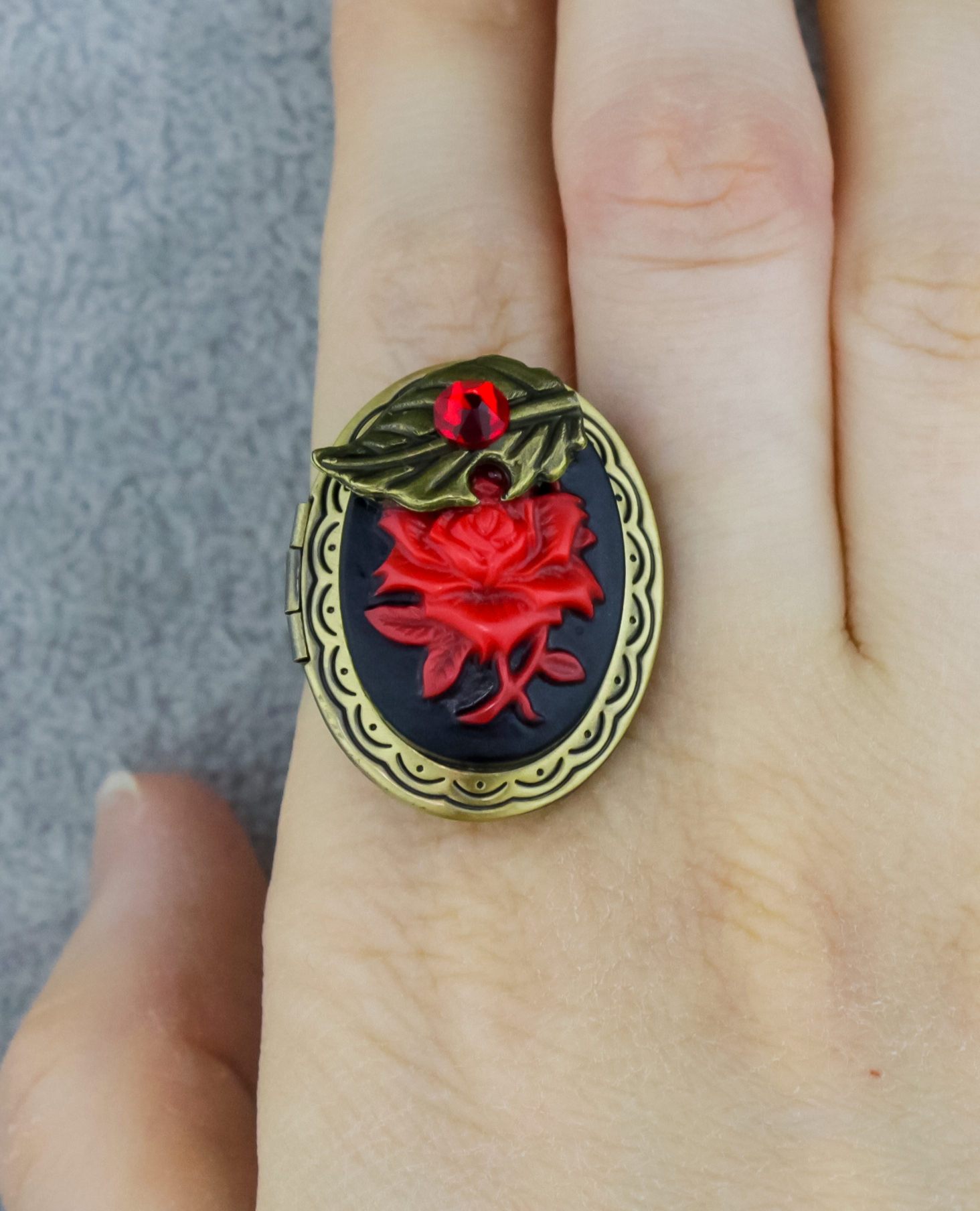 Винтажное кольцо-медальон Дикая Роза