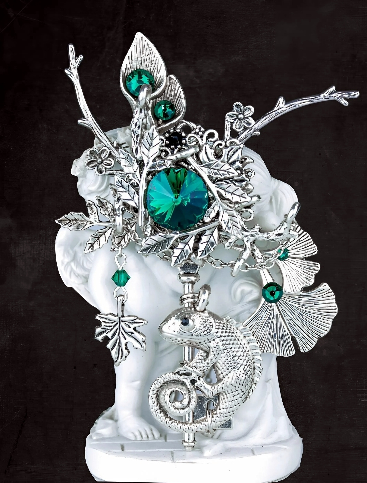 Винтажный изумрудный ключ с ящерицей