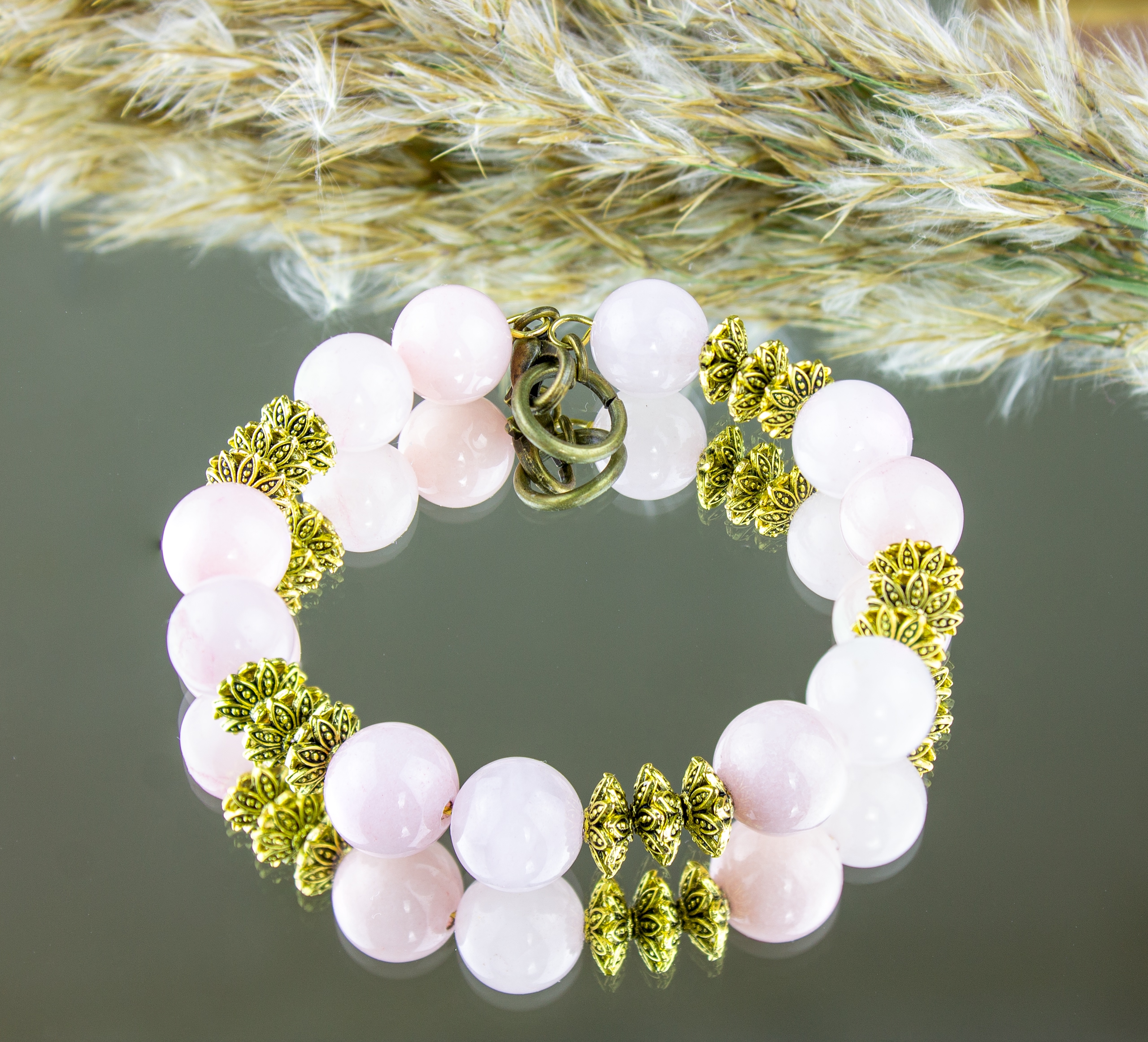 Браслет с розовым кварцем и жадеитом
