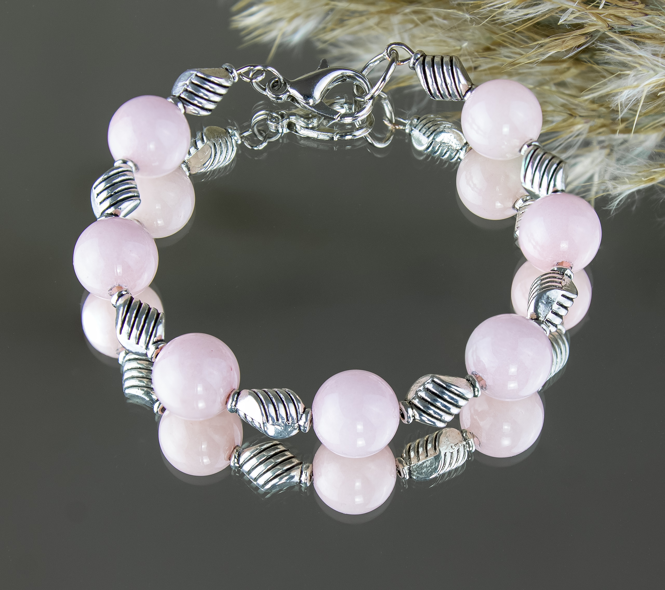 Нежный браслет с жадеитом