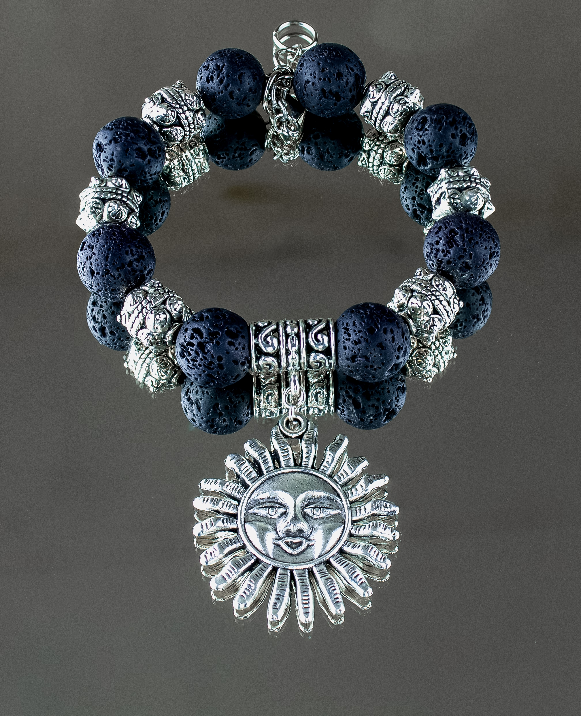 Браслет с вулканической лавой