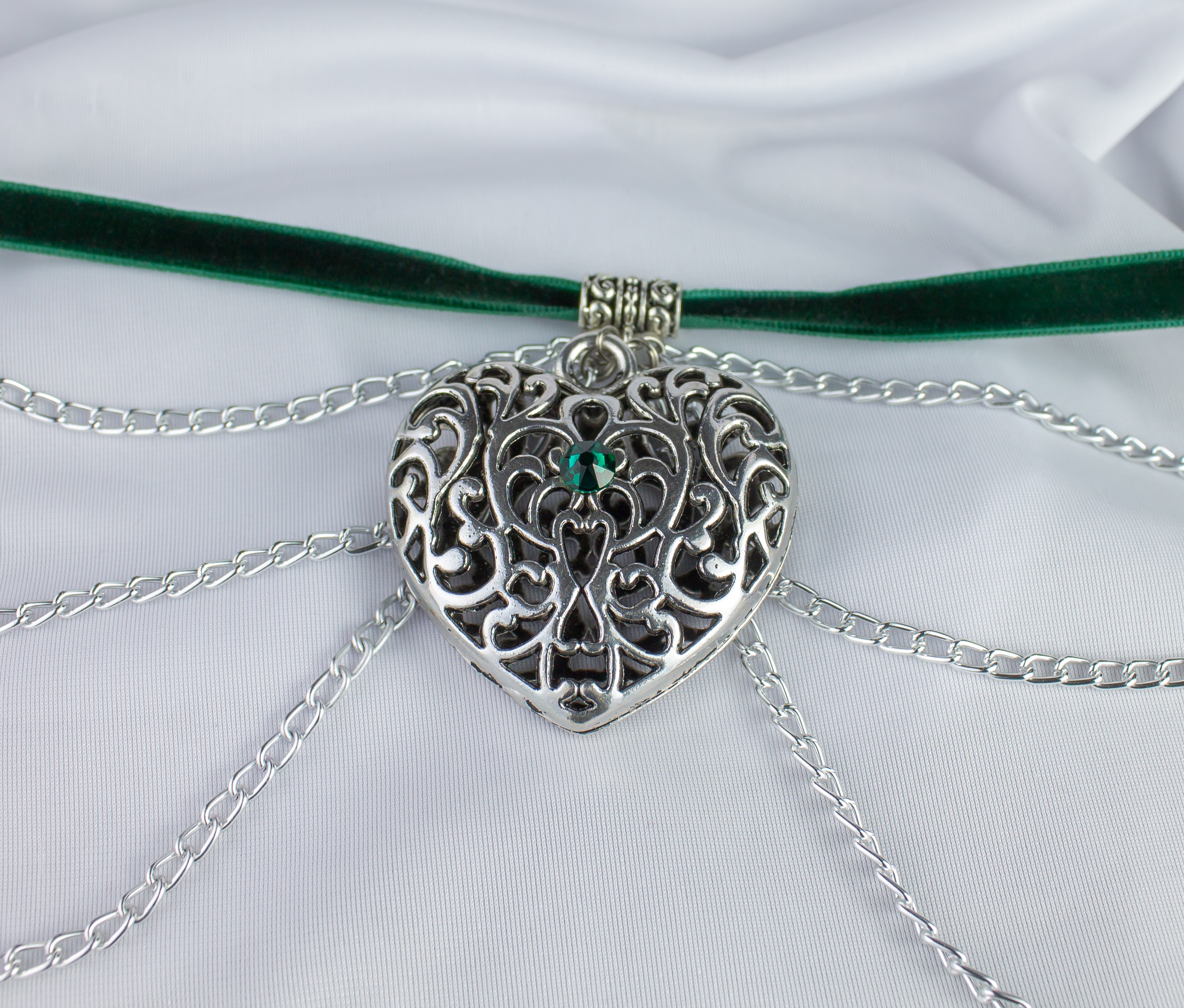 Винтажный чокер Изумрудное Сердце Эльфов со Сваровски