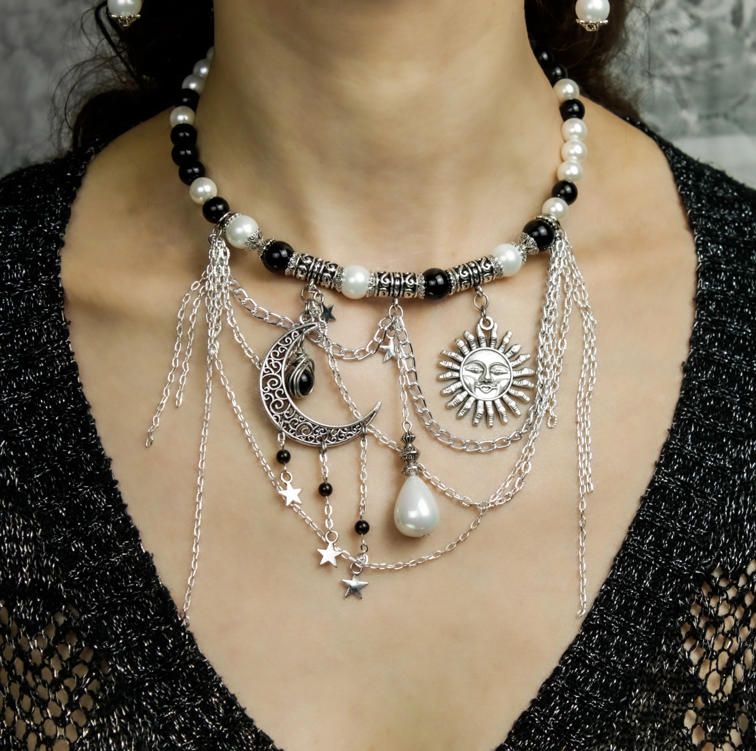 Колье с жемчугом и обсидианом