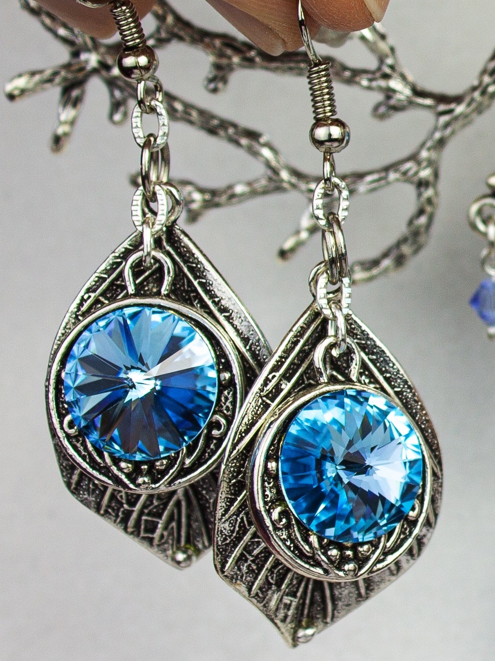 Изысканные серьги с кристаллами Swarovski