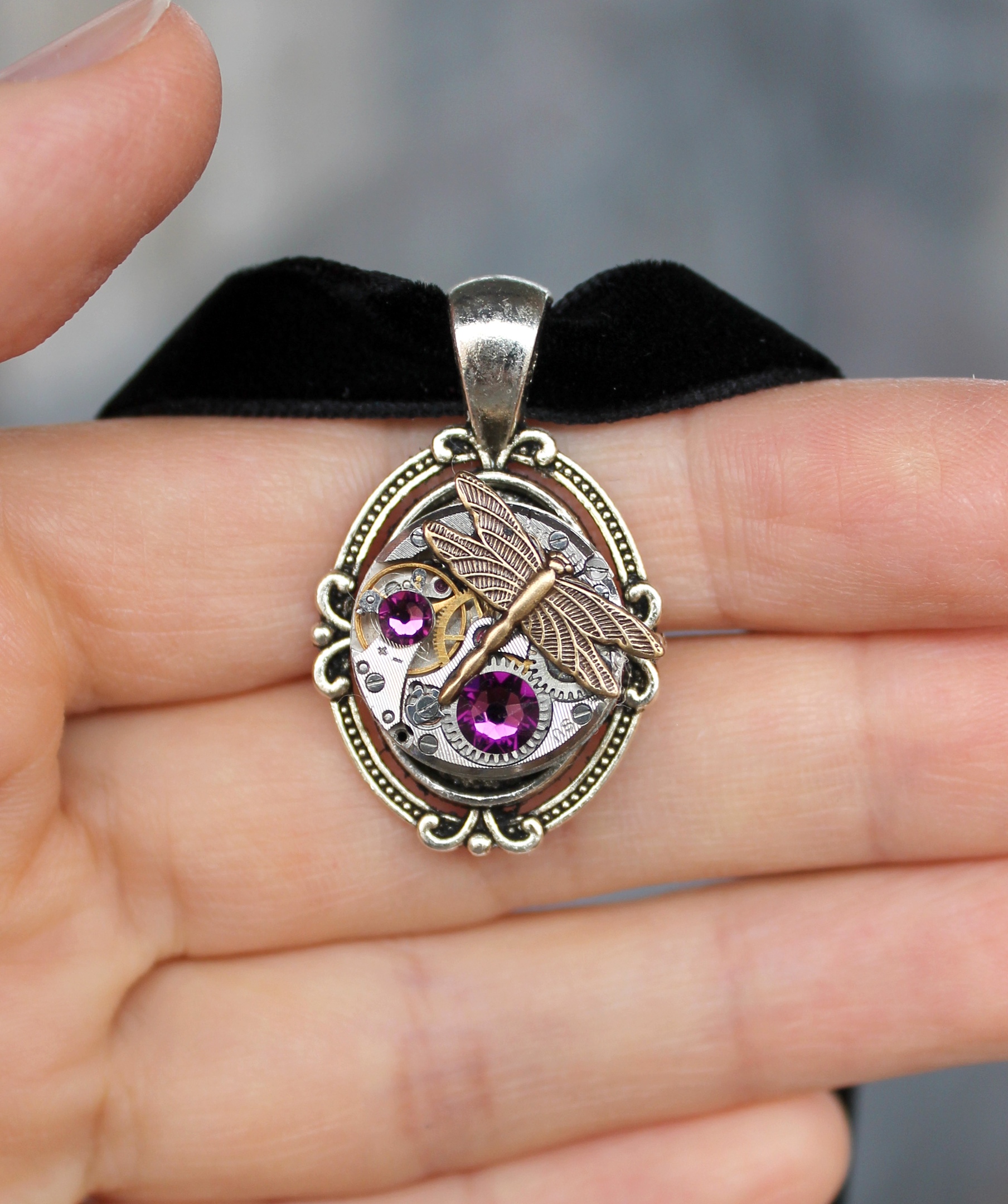 Стимпанк чокер с винтажным часовым механизмом и кристаллами Swarovski