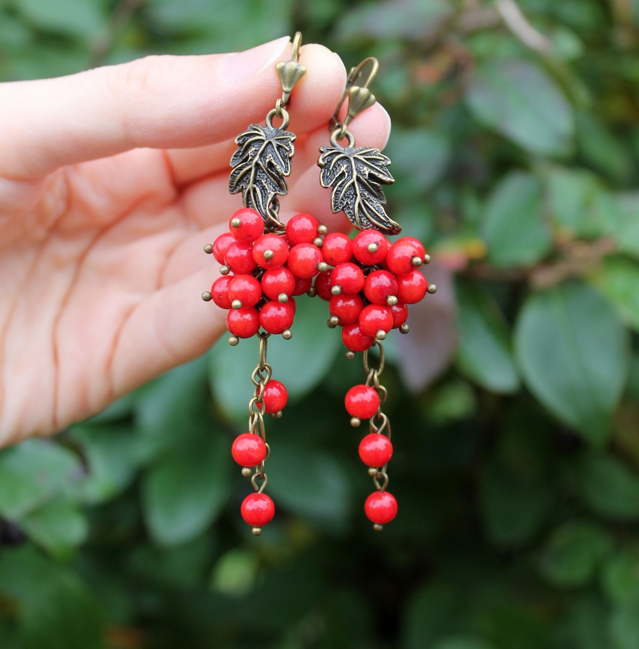 Чудесные серьги-грозди коралл