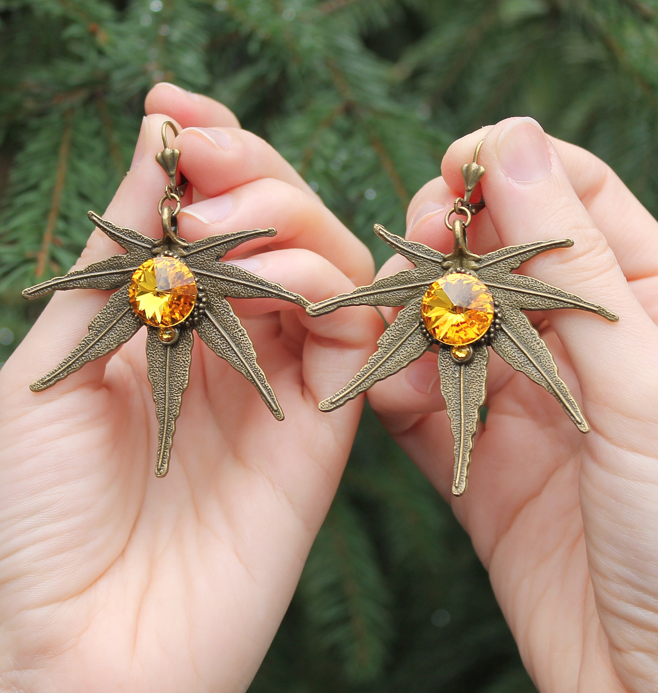 Красивые винтажные серьги с кристаллами Swarovski «Листики»