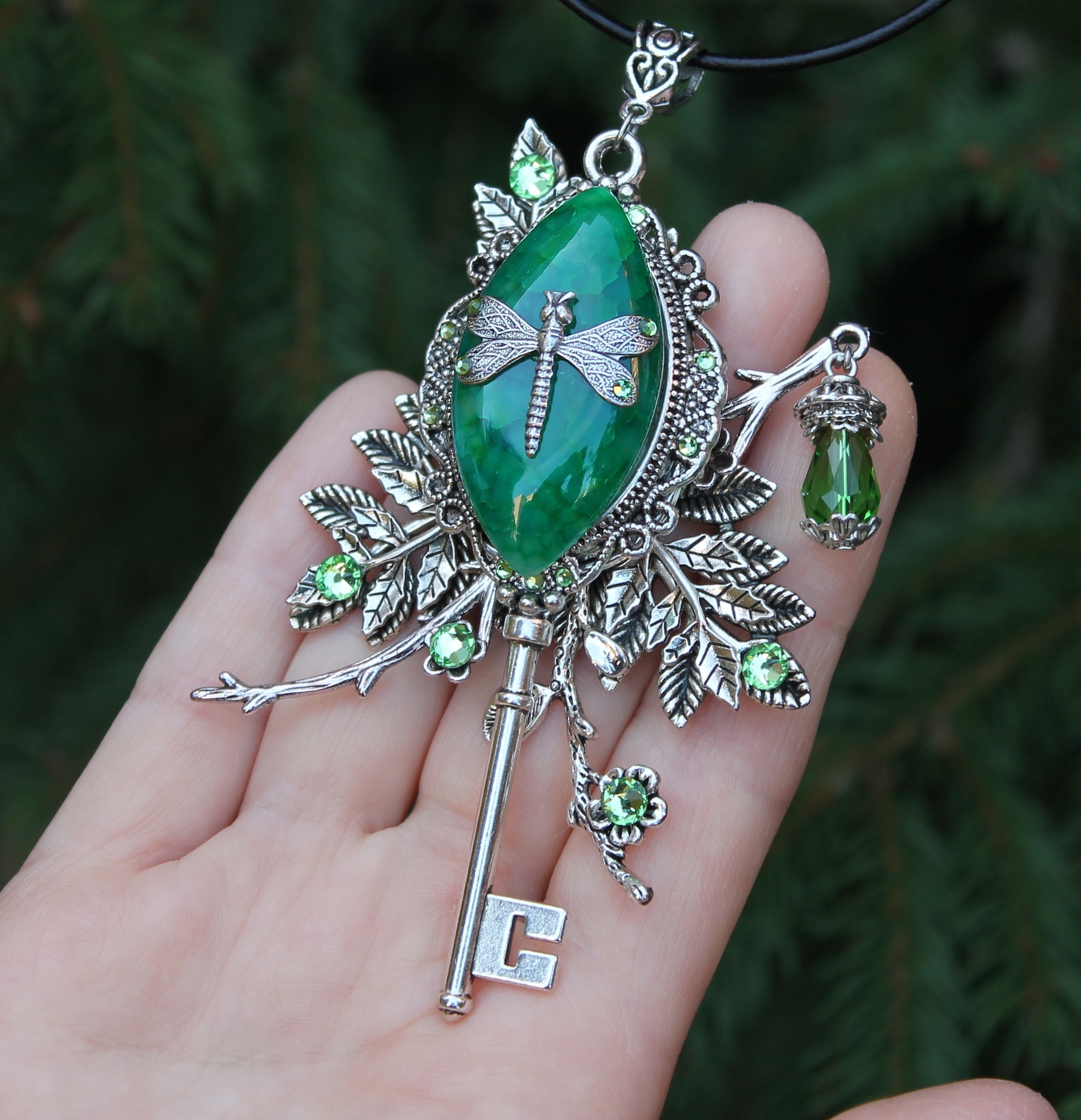 Винтажный ключик с агатом и кристаллами Swarovski