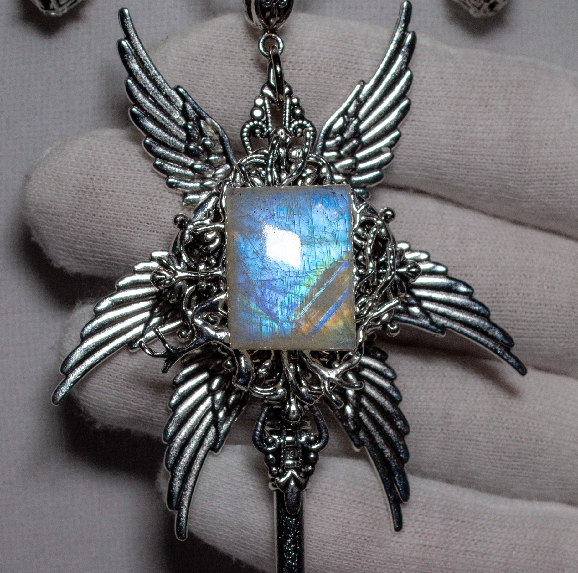 Комплект Украшений «Лунный Оберег» (серьги и ключ) с Натуральным Лунным Камнем