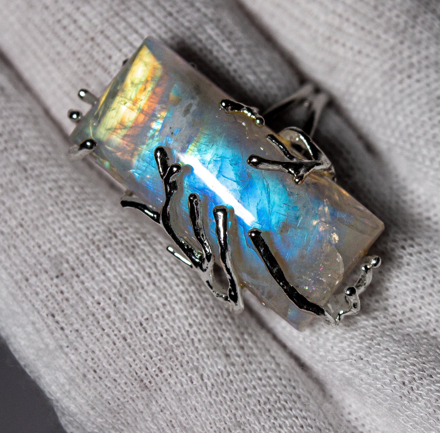 Кольцо "Лунный свет" с Натуральным Редким Лунным Камнем