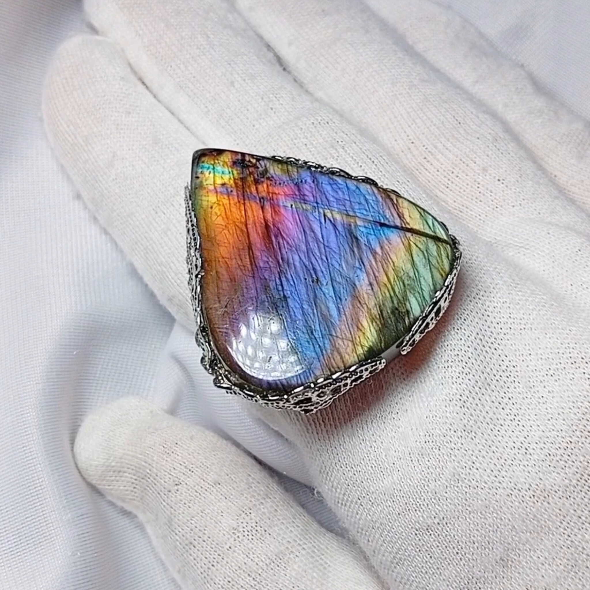 Кольцо с крупным редким натуральным лабрадоритом "Портал в сказку"