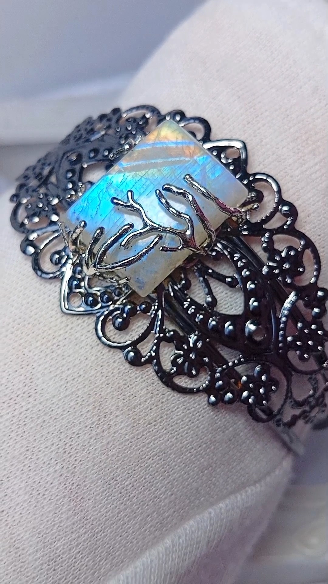 Фотография товара Роскошный Браслет с Натуральным  Редким Лунным Камнем "Золото Луны" в SteamStyle