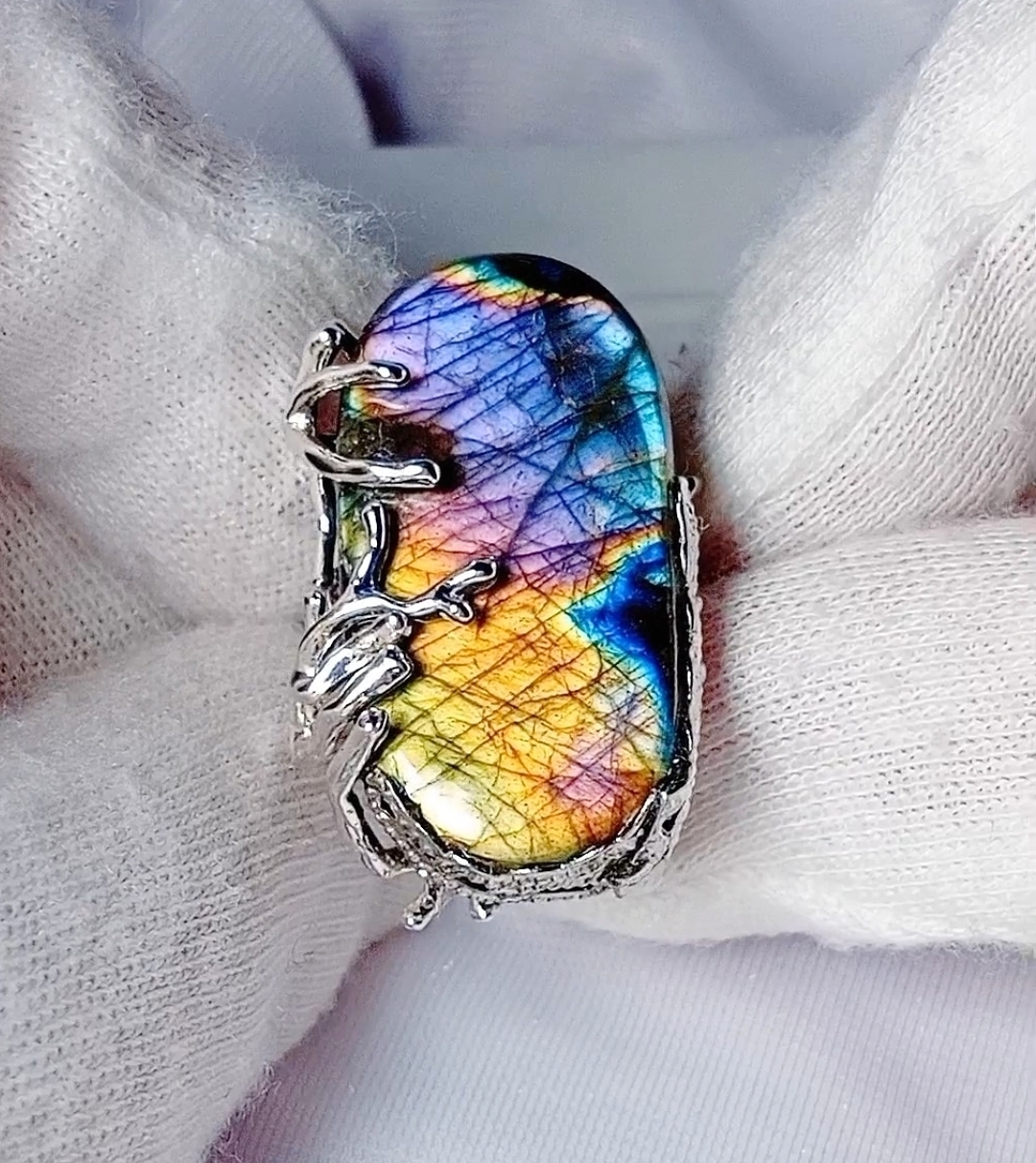 Купить Кольцо "Портал в Сказку" с Редким Натуральным Лабрадором в SteamStyle - фото товара