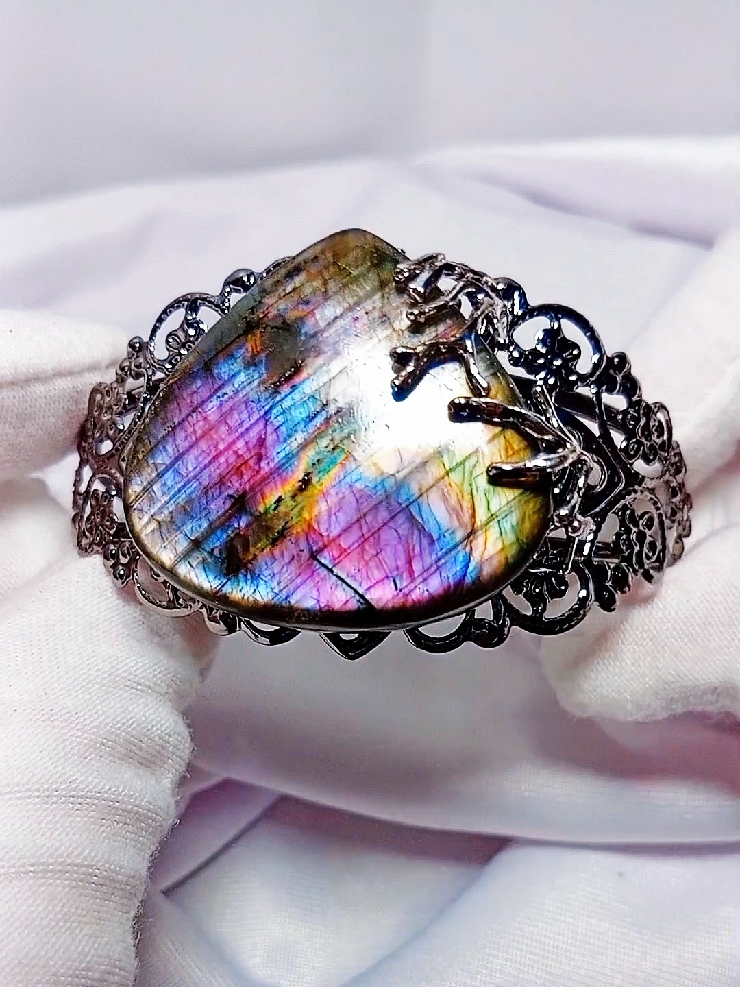 Браслет с Натуральным Редким Лабрадором "Сердце Леса"