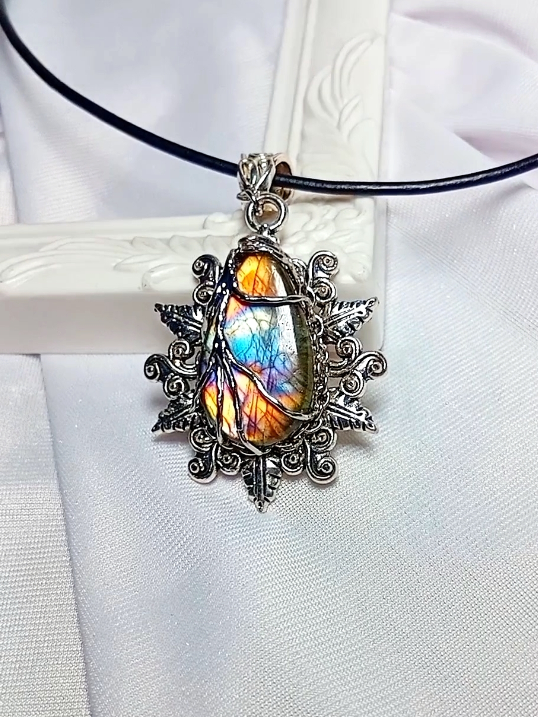 Кулон с Натуральным Редким Лабрадором "Медовый Закат у Озера"